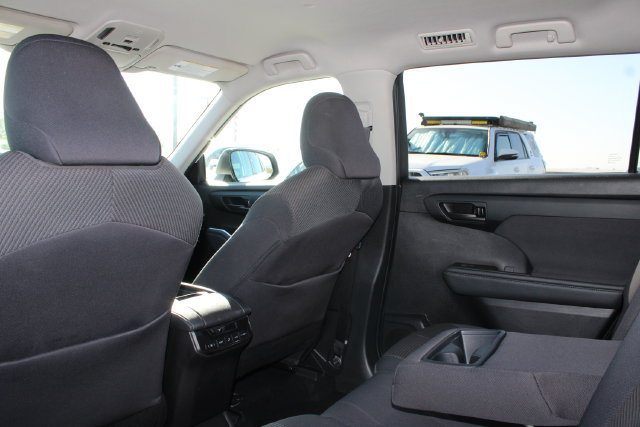 Used 2021 Toyota Highlander LE FWD image 8