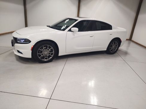 Used 2017 Dodge Charger SXT w/ AWD Plus Group image 4