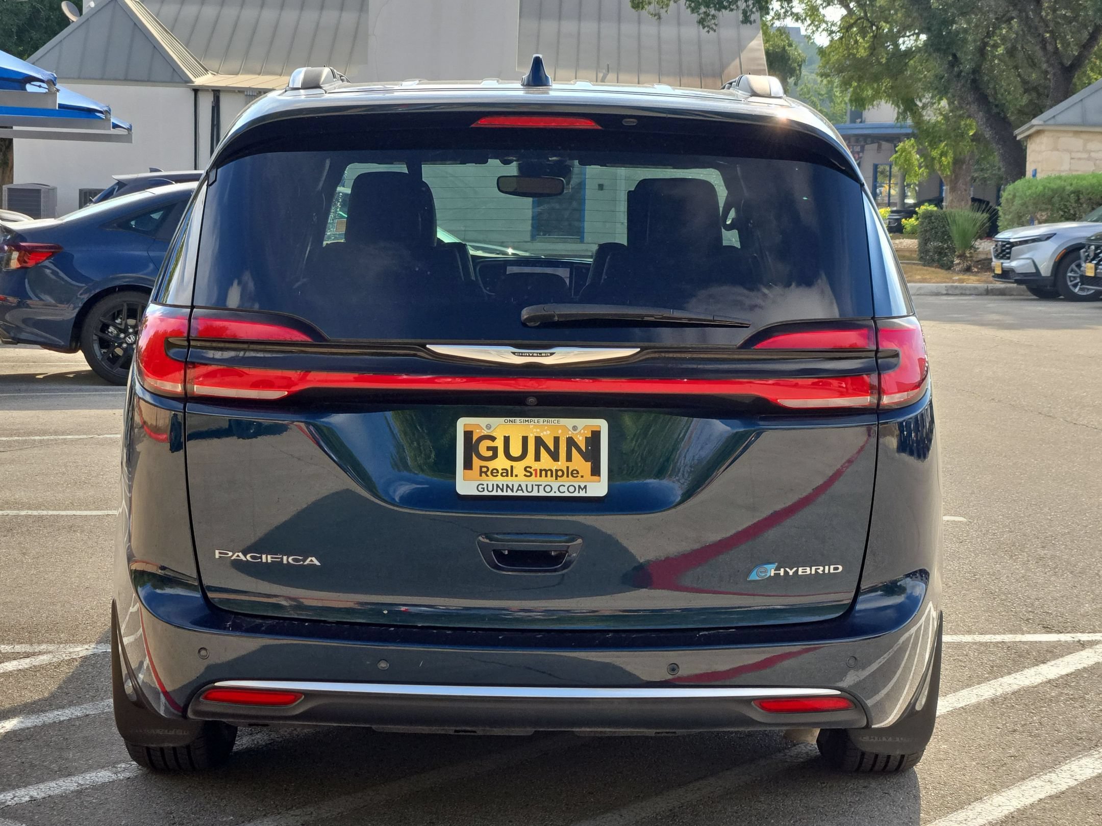 Used 2022 Chrysler Pacifica Pinnacle FWD image 4