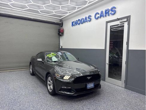 Used 2016 Ford Mustang Coupe RWD image 7