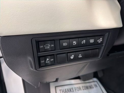 Used 2025 Toyota Sequoia Capstone AWD/4WD image 49