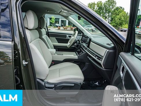 Used 2024 Hyundai Santa Fe SEL FWD image 25