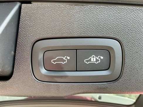 Certified 2024 Volvo XC60 B5 Plus w/ Protection Package Premier AWD/4WD image 23