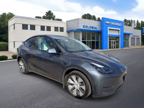 Used 2023 Tesla Model Y AWD image 4