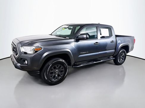 Certified 2023 Toyota Tacoma SR5 AWD/4WD image 3