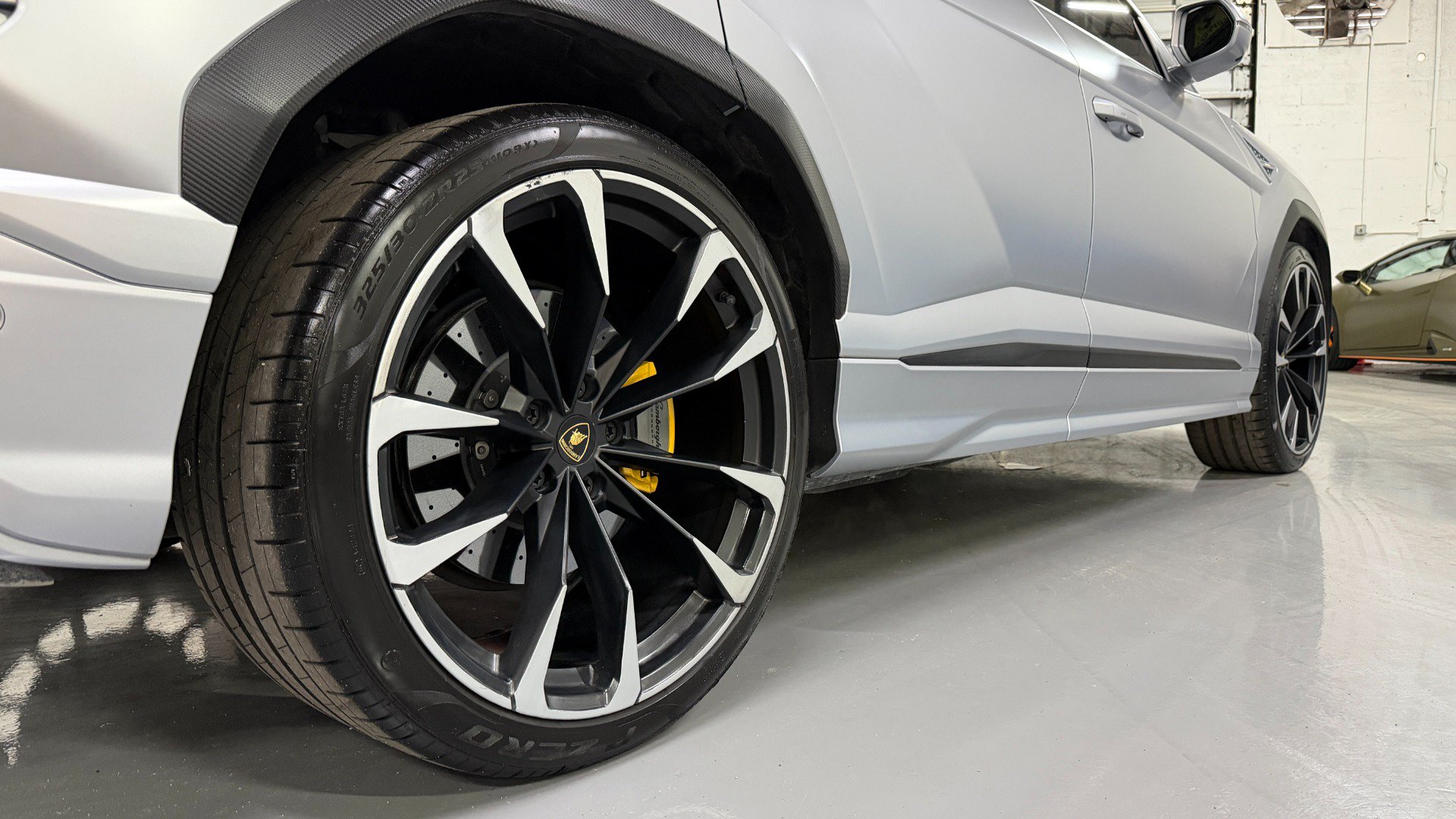 Used 2022 Lamborghini Urus AWD/4WD image 10