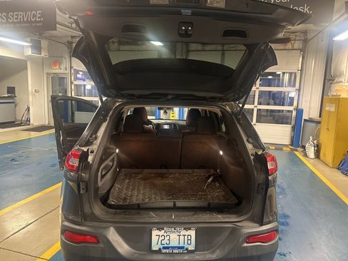 Used 2016 Jeep Cherokee Latitude image 13