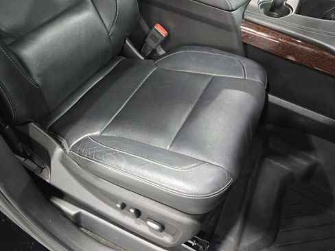 Used 2018 GMC Yukon SLT w/ Premium Edition image 8