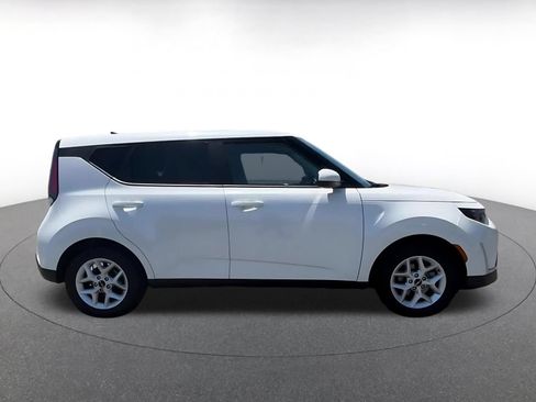 Used 2025 Kia Soul LX w/ LX Technology Package FWD image 9