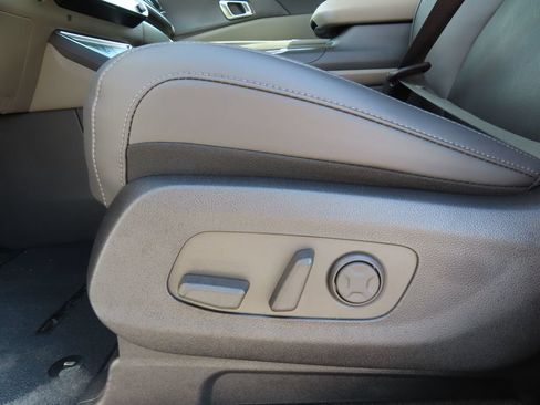 Certified 2026 Kia Carnival EX FWD image 8