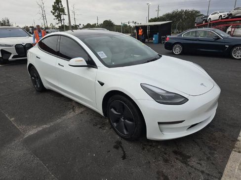Used 2023 Tesla Model 3 Standard Range image 3