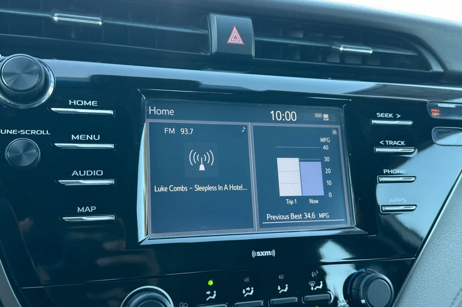 Used 2020 Toyota Camry LE FWD image 19