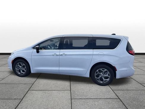 Used 2024 Chrysler Pacifica Limited AWD/4WD image 8