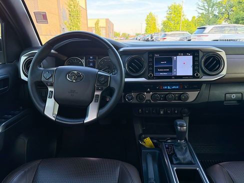 Used 2022 Toyota Tacoma Limited AWD/4WD image 20