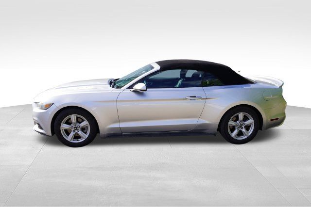 Used 2016 Ford Mustang Convertible RWD image 2