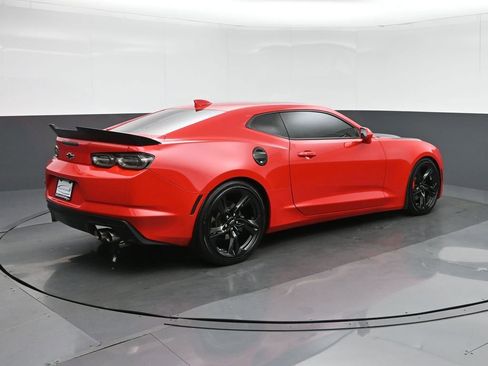 Used 2021 Chevrolet Camaro LT w/ RS Package image 7