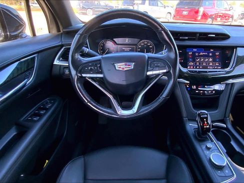 Used 2021 Cadillac XT6 Premium Luxury image 12