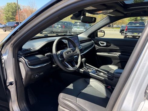 Used 2023 Jeep Compass High Altitude AWD/4WD image 19