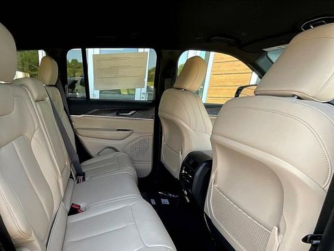 New 2025 Jeep Grand Cherokee Limited image 28