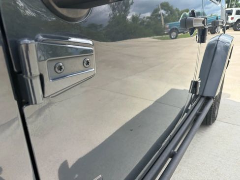 Used 2017 Jeep Wrangler Unlimited Rubicon image 65