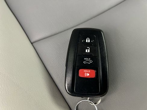 Used 2021 Toyota RAV4 XLE Premium image 41