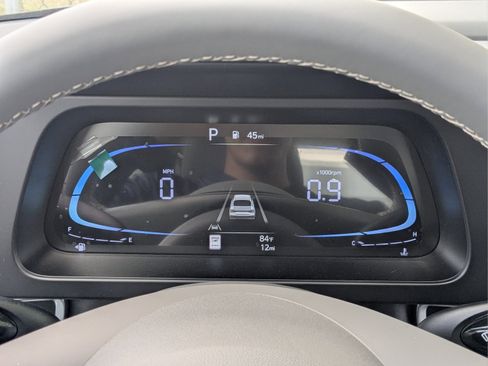 Used 2025 Hyundai Elantra Sport FWD image 12