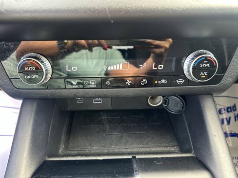 Used 2023 Mitsubishi Outlander ES AWD/4WD image 16