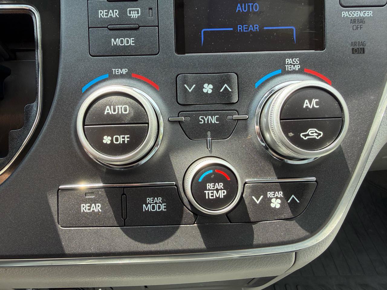 Used 2019 Toyota Sienna XLE w/ XLE Navigation Package AWD/4WD image 23