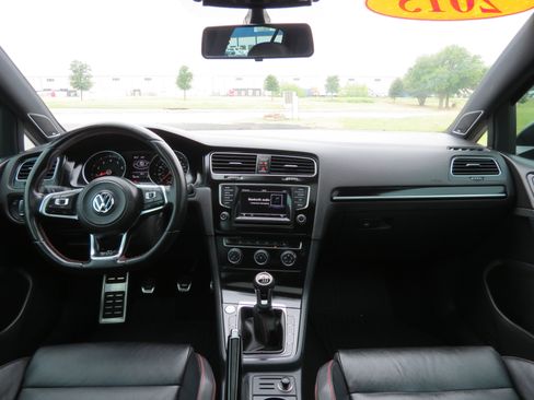 Used 2015 Volkswagen GTI SE FWD image 11