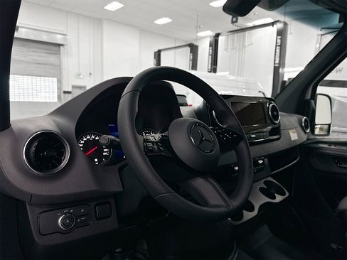 New 2025 Mercedes-Benz Sprinter 2500 image 10