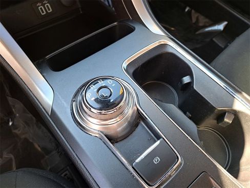 Used 2020 Ford Fusion SE image 11