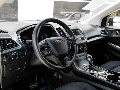 Used 2017 Ford Edge SE image 2