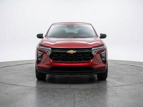 Used 2025 Chevrolet Trax LT FWD image 2