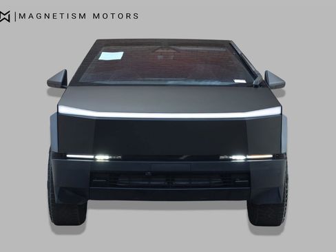 Used 2024 Tesla Cybertruck AWD Crew Cab image 5
