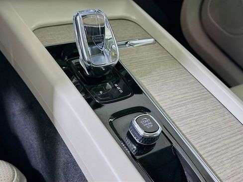 Used 2022 Volvo XC60 B5 Inscription w/ Advanced Package image 17