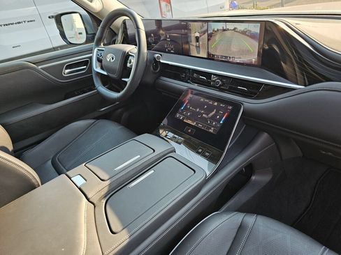 Used 2025 INFINITI QX80 Sensory AWD/4WD image 10