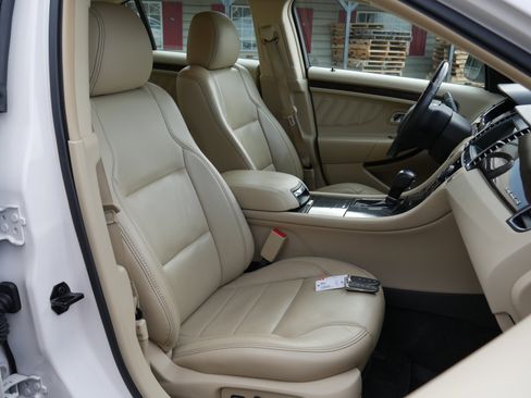 Used 2017 Ford Taurus Limited image 28