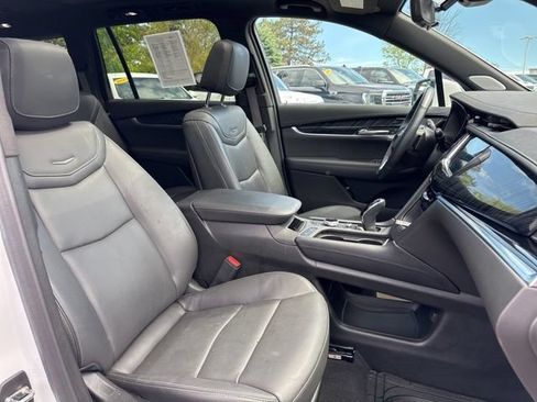 Used 2024 Cadillac XT6 Premium Luxury w/ Technology Package FWD image 27