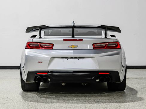 Used 2018 Chevrolet Camaro SS RWD image 7
