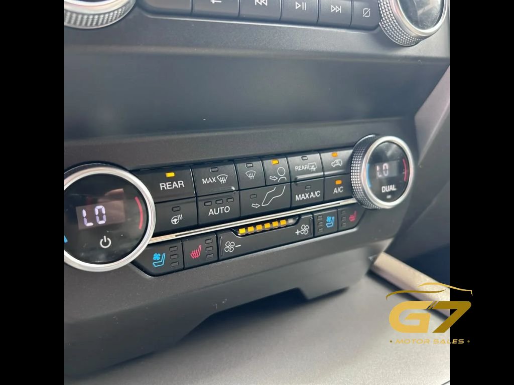 Used 2019 Ford Expedition XLT w/ Equipment Group 202A AWD/4WD image 18