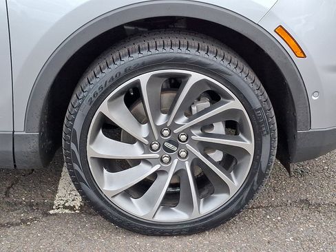 Used 2022 Lincoln Nautilus Reserve w/ Equipment Group 201A image 8