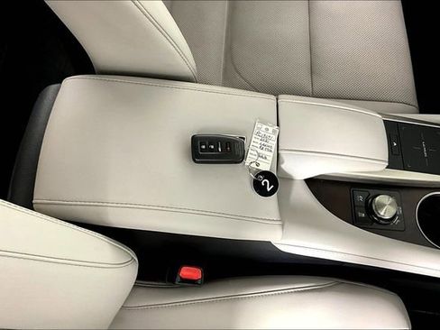 Used 2021 Lexus RX 450h AWD w/ Premium Package image 33