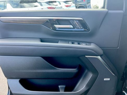 New 2026 Chevrolet Suburban High Country AWD/4WD image 19