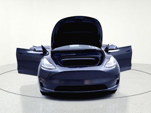 Used 2021 Tesla Model Y Long Range image 12