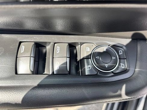 Used 2025 Chevrolet Suburban Premier AWD/4WD image 11
