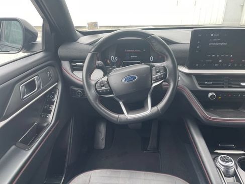 Used 2025 Ford Explorer ST-Line w/ ST-Line Street Pack AWD/4WD image 11