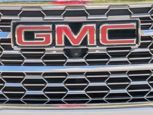 Used 2023 GMC Terrain Denali w/ Denali Premium Package AWD/4WD image 9