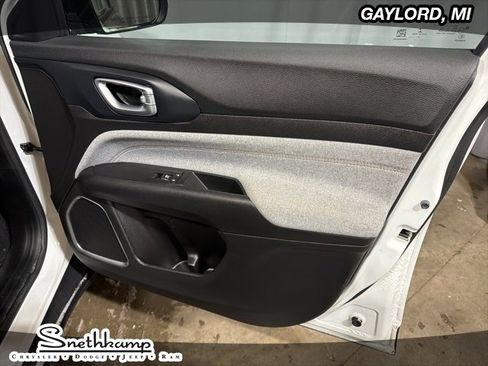 Used 2022 Jeep Compass Latitude image 18