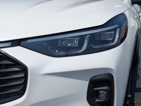 New 2025 Ford Escape SE w/ PHEV Premium Package image 10