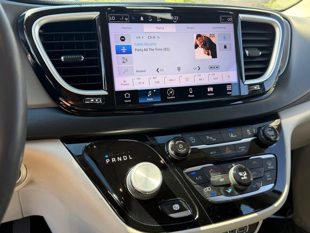 Used 2022 Chrysler Pacifica Touring-L FWD image 19